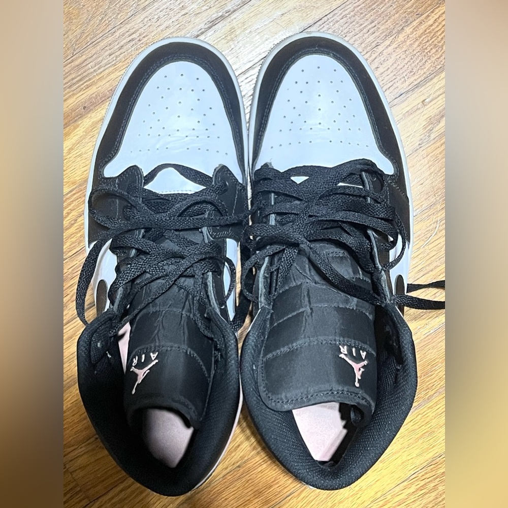 Jordan Retro 1 Mid